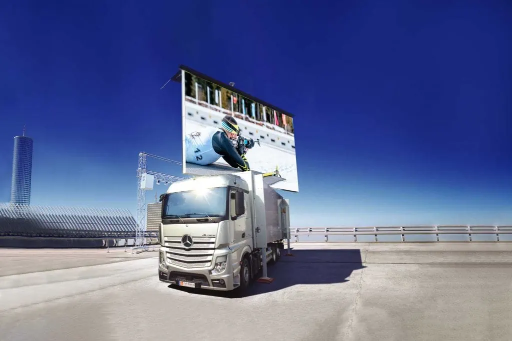 Mobile Outdoor-LED-Videowand auf einem HiFi-Klang-Truck